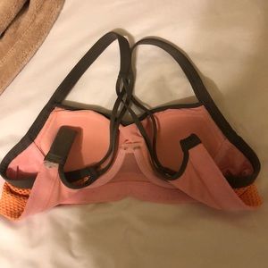 Victoria's Secret Tops - Victoria’s Secret sports bra. Size: Small/32B Victoria's Secret Tops - Victoria’s Secret sports bra. Size: Small/32B